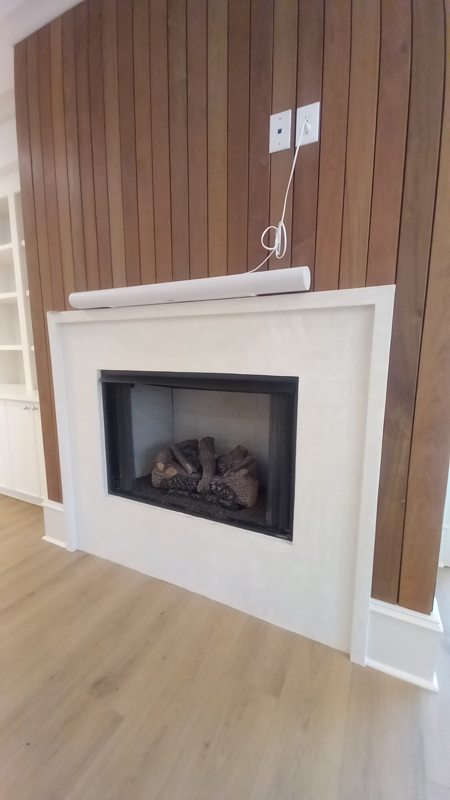 Custom fireplace surround built by Hdez Gabinets in Atlanta